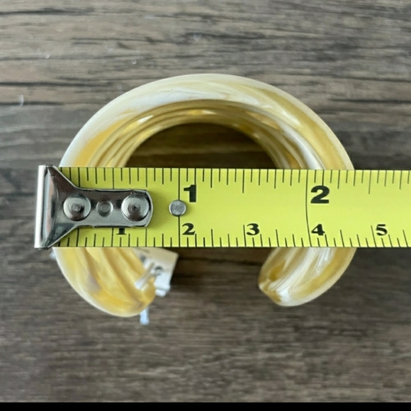 Oh how beautiful is this stunning Tory Burch Cuff - Picture 5 of 13